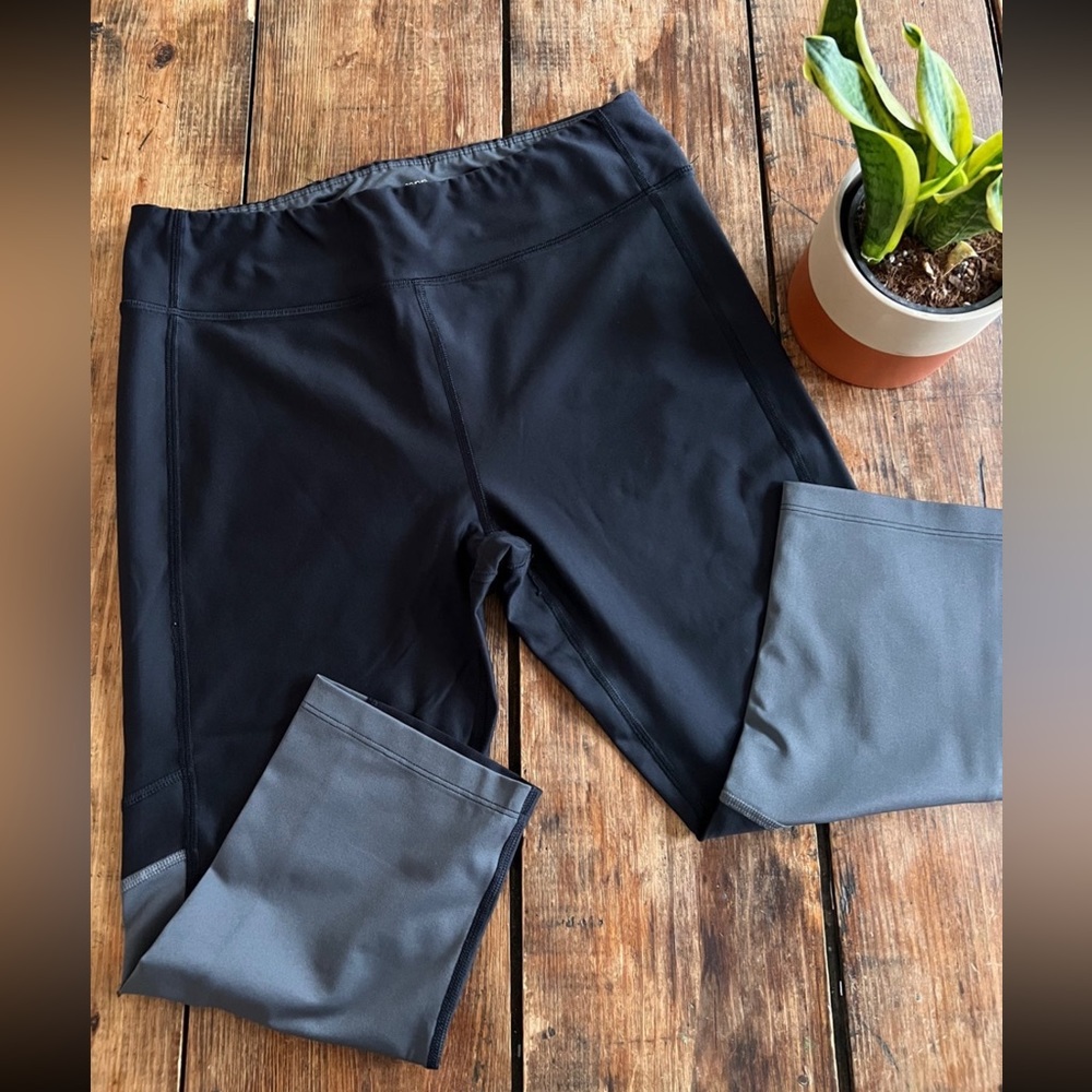 Under Armour | Womens Compression Leggings | 3/4 Length | Large | Black, Green